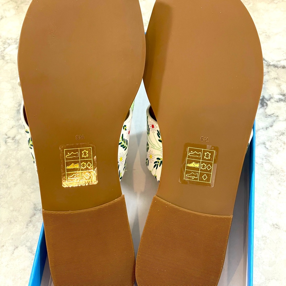 NIB Jack Rogers Slotted Daisy Print Sloane X-band sandal, Sizes 6.5 & 8 - Picture 7 of 9